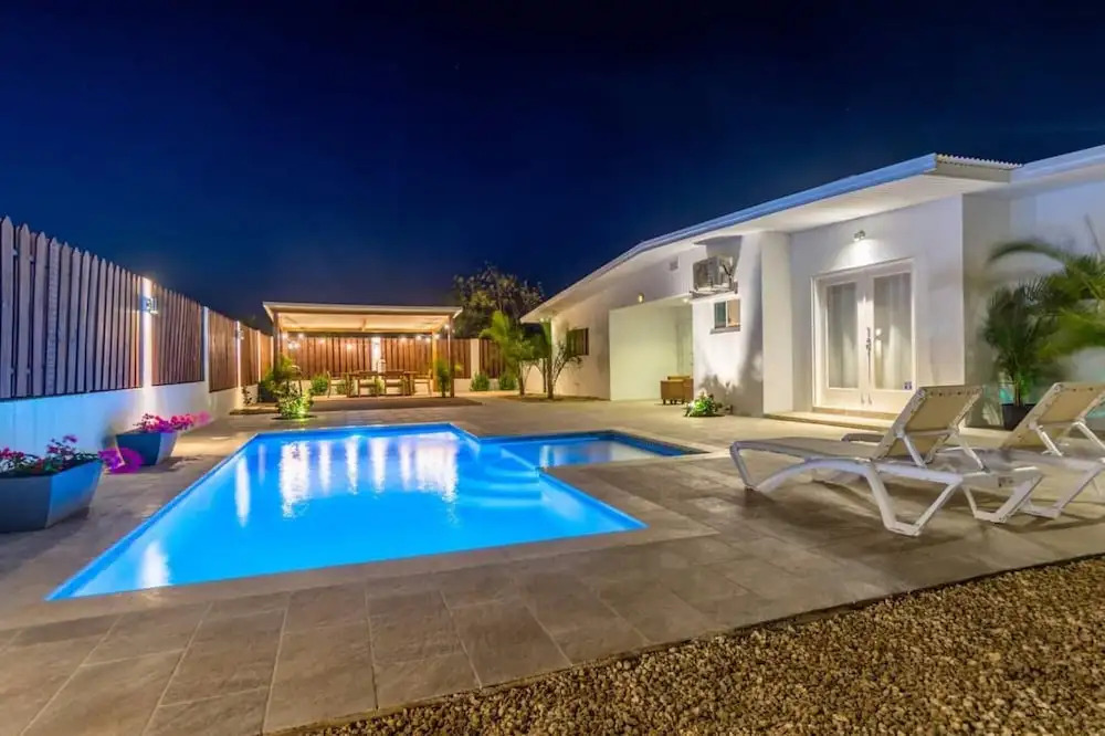 - Large Private Pool With Outdoor Dining - Centrally Located in the Island - Poo
