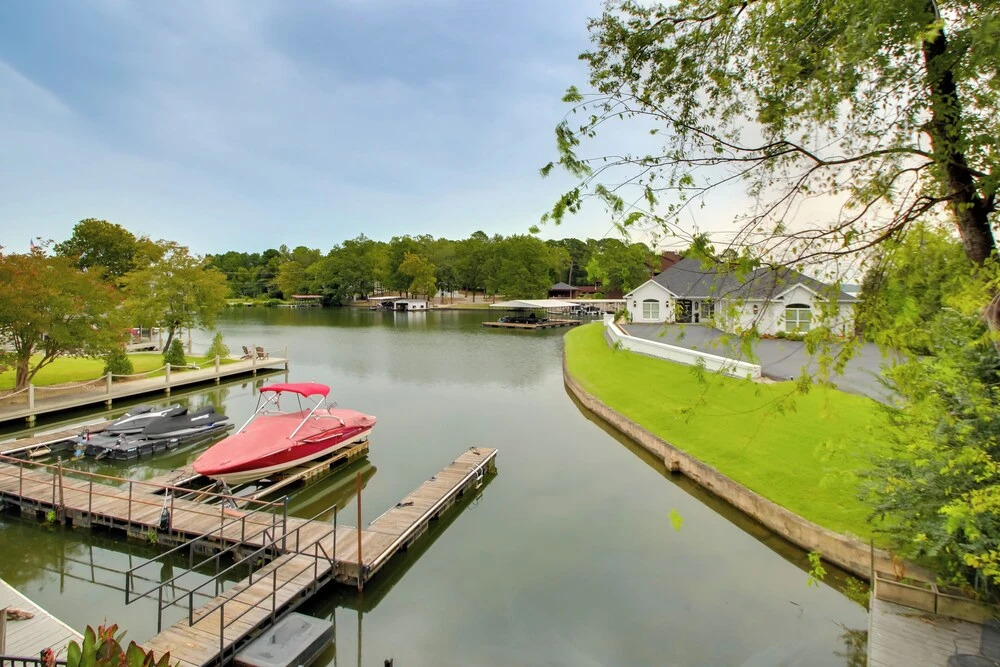 Lakefront Hot Springs Condo w/ Dock Access & Views