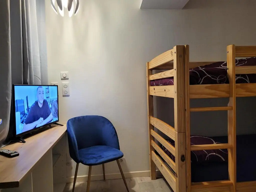 L'établissement LA PLAGE A 2 PAS , vous propose 4 appartements neufs avec services , lits faits à votre arrivée , serviettes de toilette , ménage , Wifi , en hyper centre , Vue mer à 50m , tout est accessible à pied