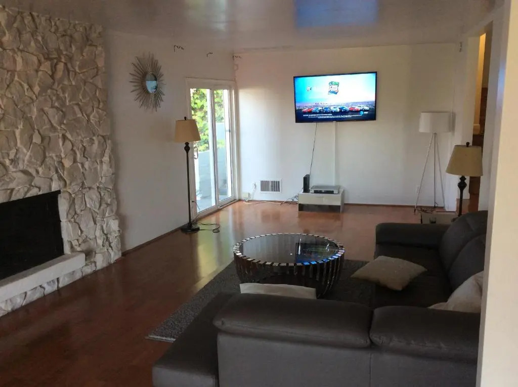 4 bedroom and 3 bath home close to universal studio and Hollywood