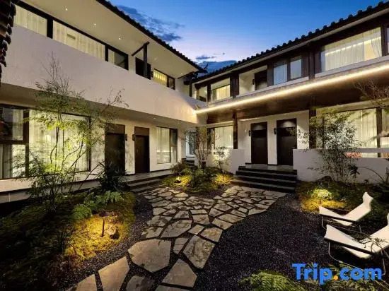 Yueshan and Tingfeng Courtyard-Style Resort Hotel