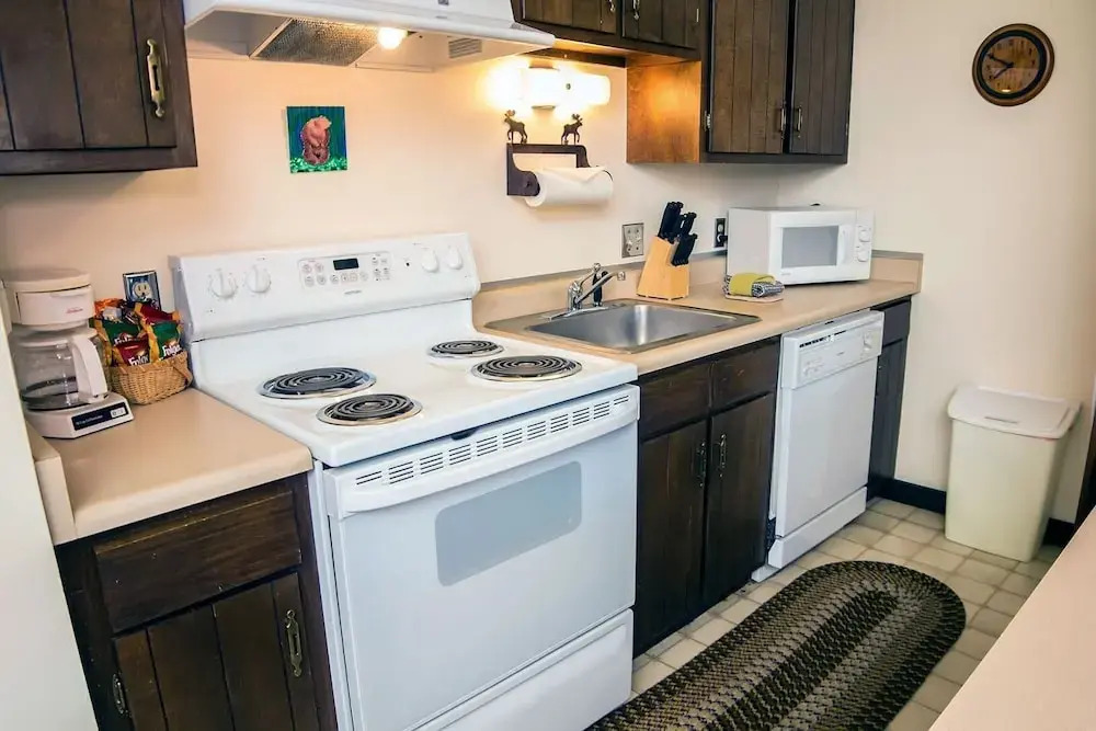 Elkhorn One Bedroom Condo with River View from Deck and Walking Distance to Estes Park - #3262 by RedAwning