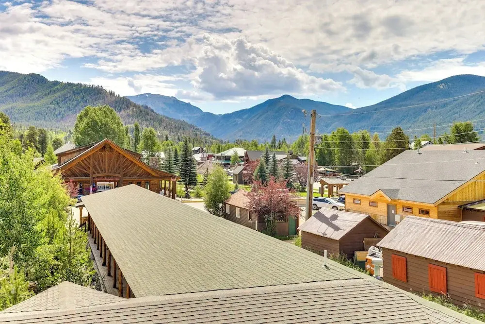 Mountain Views: Luxurious Grand Lake Escape!