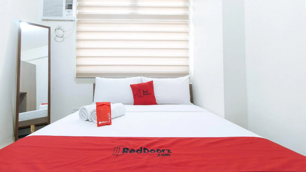 RedDoorz Plus @ Urban Deca Tower Edsa 2