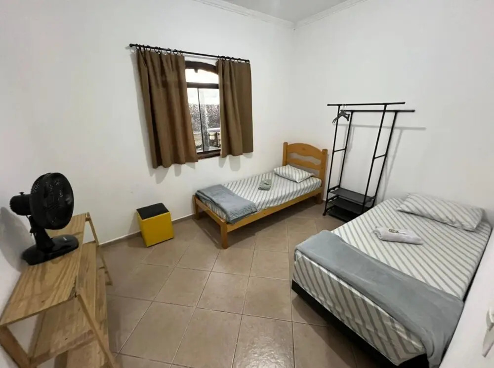 Haja Luz Casa Pousada 2 no Centro de Itaquaquecetuba