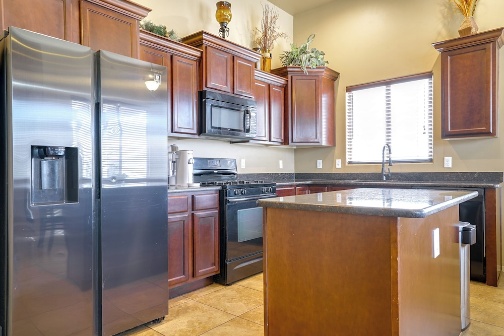 Pet-friendly Getaway w/ Mtn Views in Las Cruces!