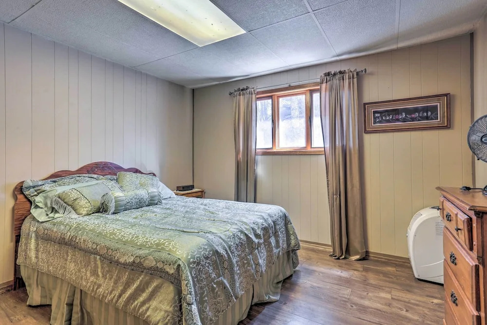 Classic Mountain Home, Half Mi to Main Street