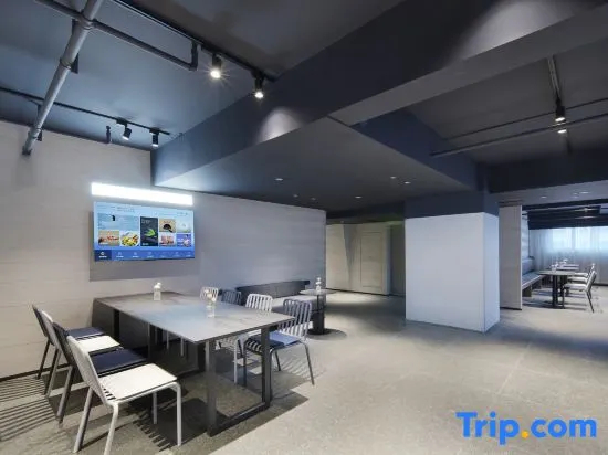 Wuhan HanKou Station South Square Light Residence Hotel