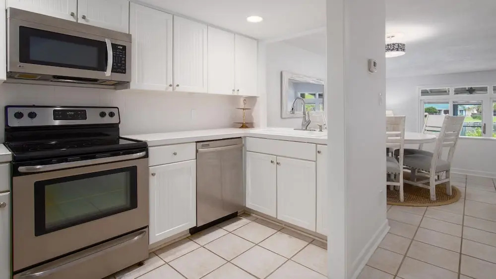 Brand new Furnishings & Paint April 2019! 6 Seat Golf Cart & bay Views!