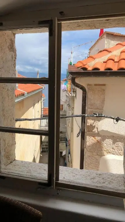 Complete house with Sea View in the center Vrbnik on island KRK