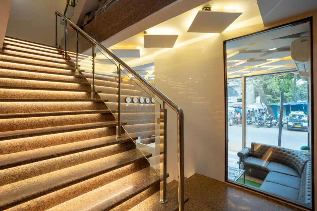 Hotel Empire - Near International Airport