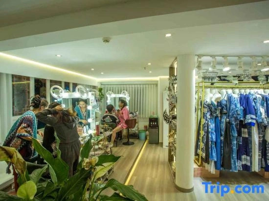 Xijiang Story Vacation Apartment (Xijiang Qianhu Miao Village No. 4 Wind and Rain Bridge)