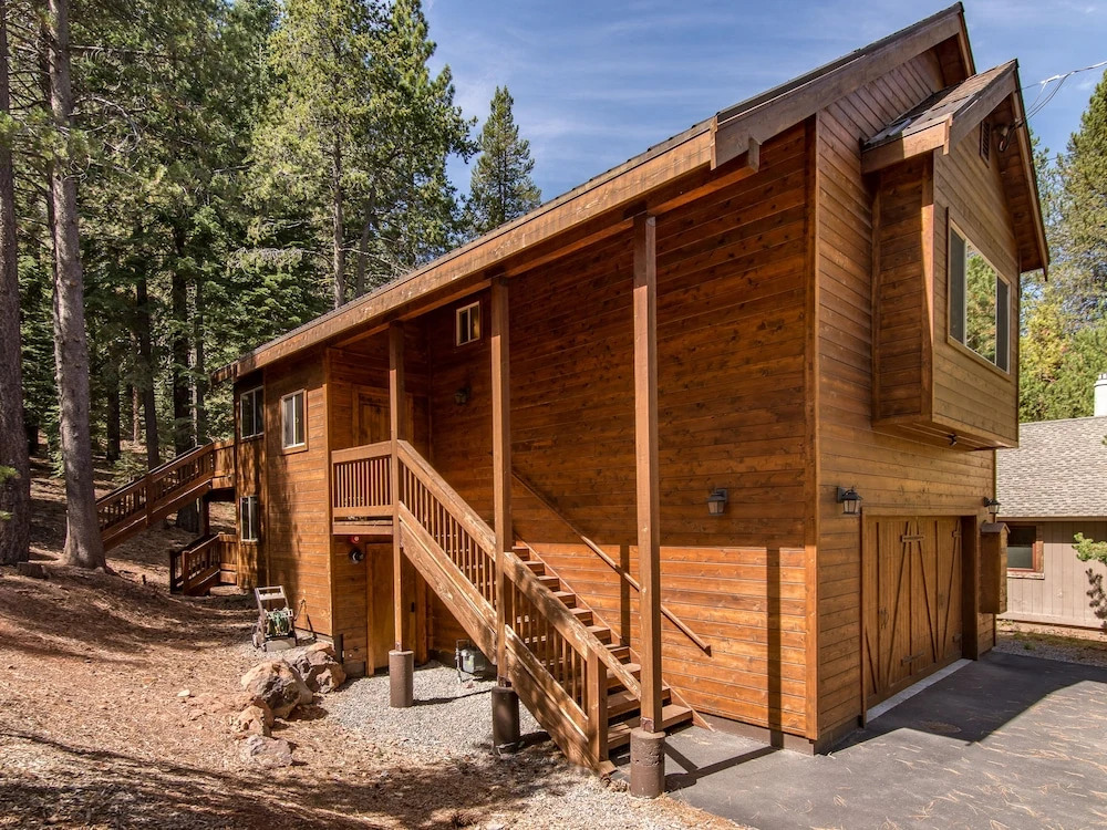 3br W/ Hot Tub, Fireplace, & Grill 3 Bedroom Home