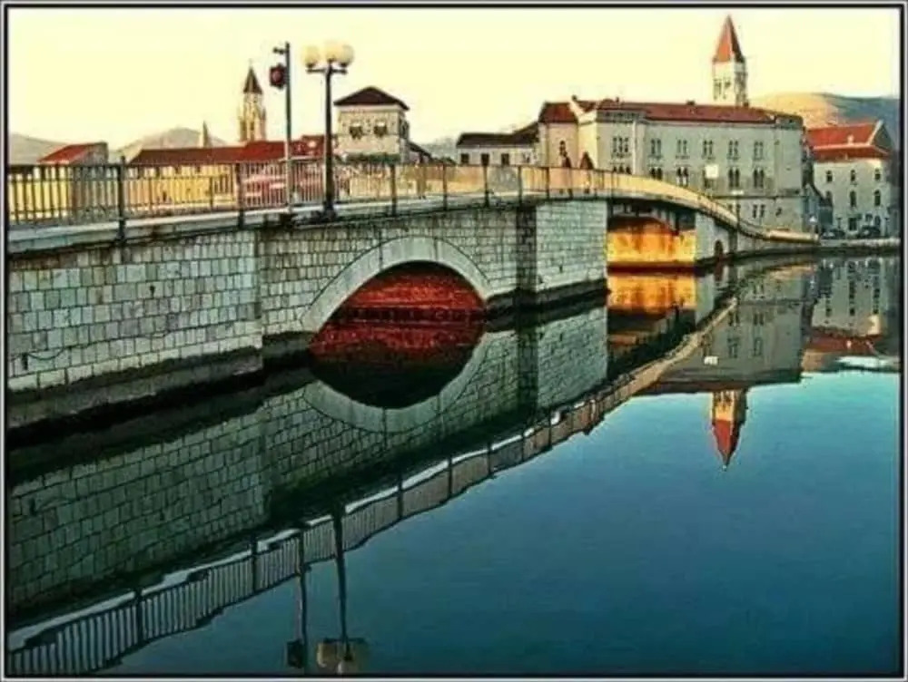 Remarkable 2-bed Apartment in Okrug Gornji