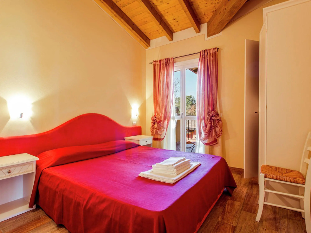Cozy Holiday Home in Manerba Del Garda with Swimming Pool