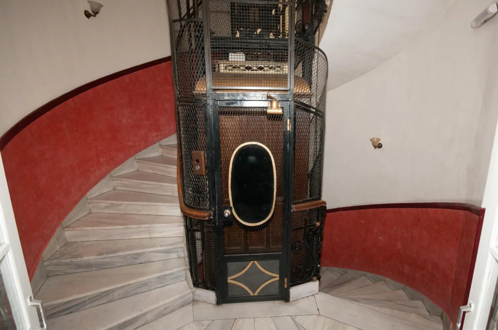 Cecil Hotel