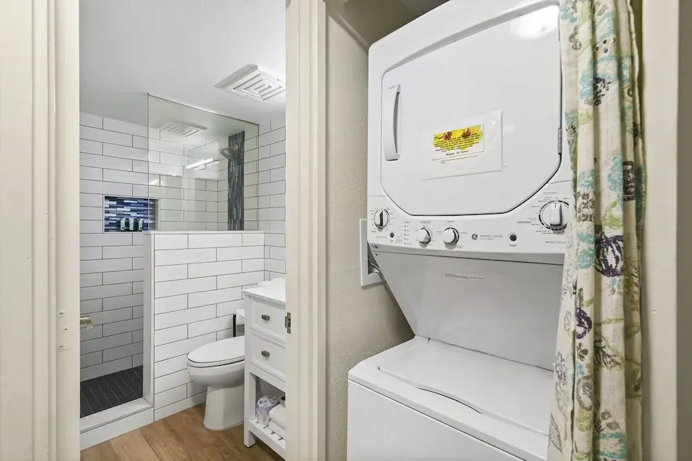 Experience Kamaole Sands 4-409 - Ocean Views, Spacious, Renovated, Wi-fi, AC!