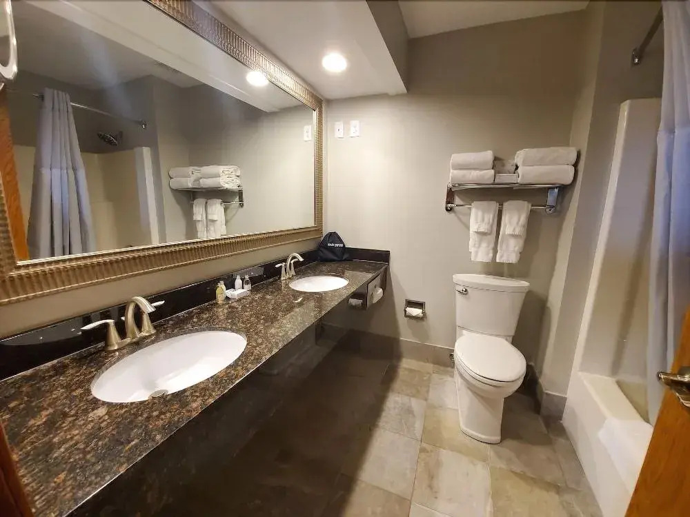 Express Suites Riverport Inn & Suites