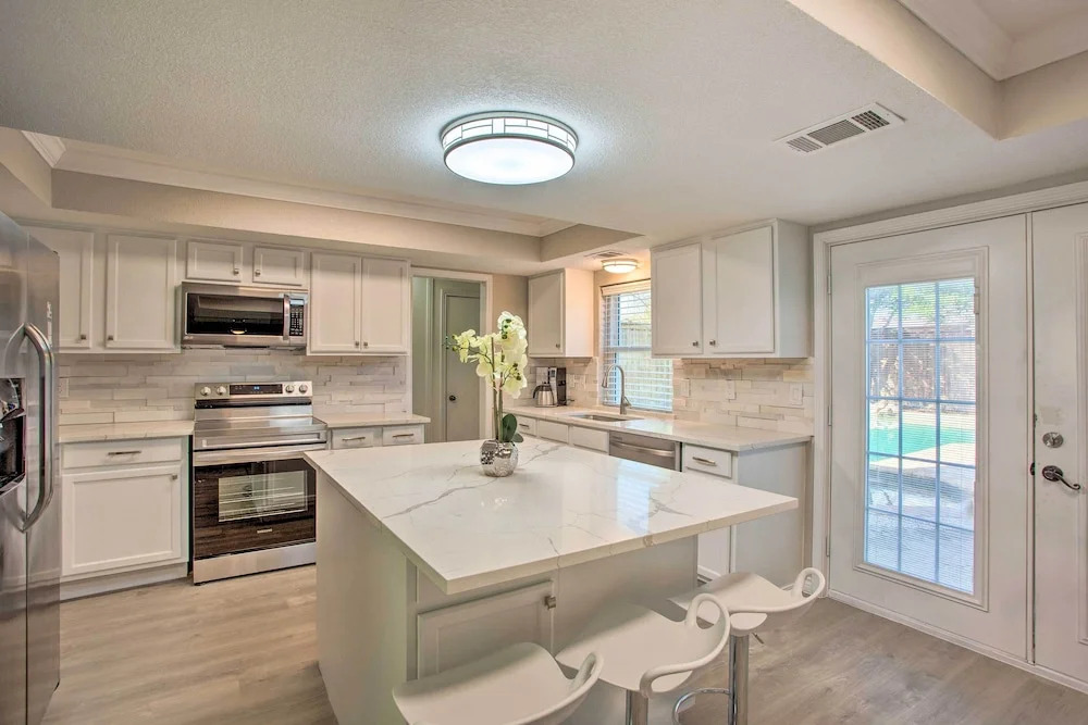 Richardson Home w/ Pool, Hot Tub & Arcade Games