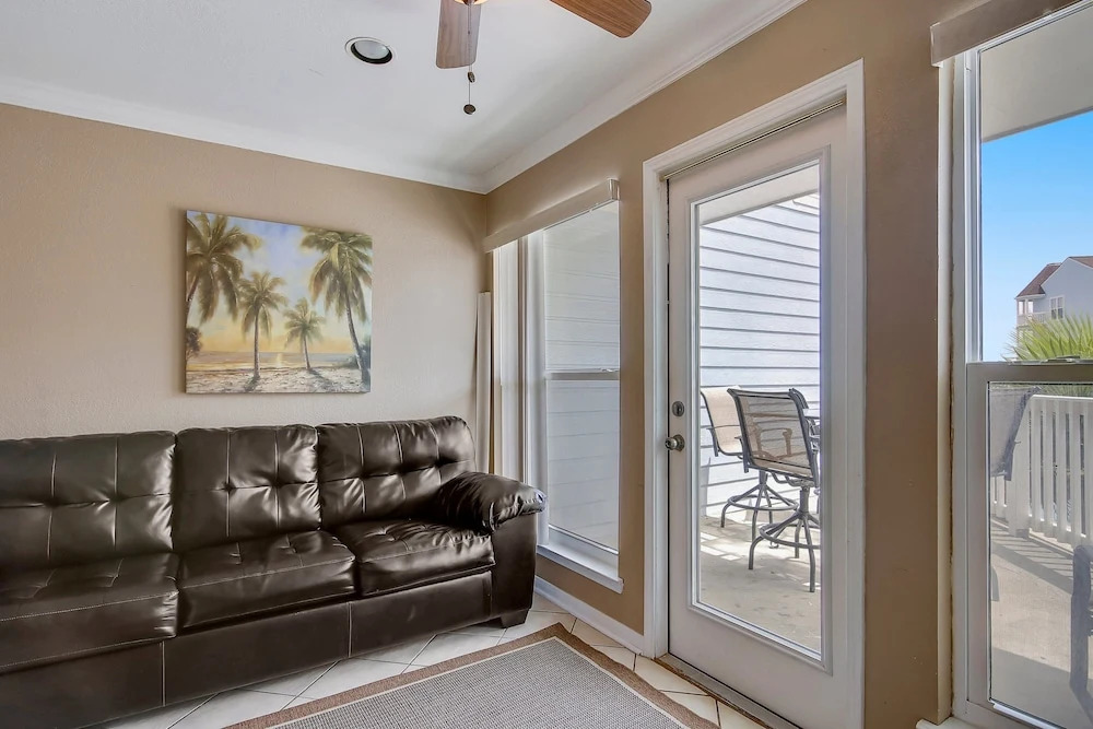 Seascape 2105 1 Bedroom Condo by RedAwning