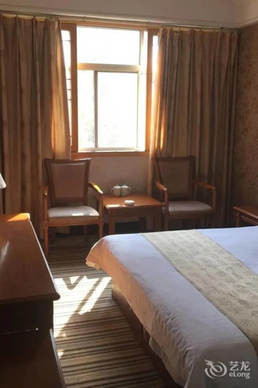 Luoyang New Shengguang Hotel