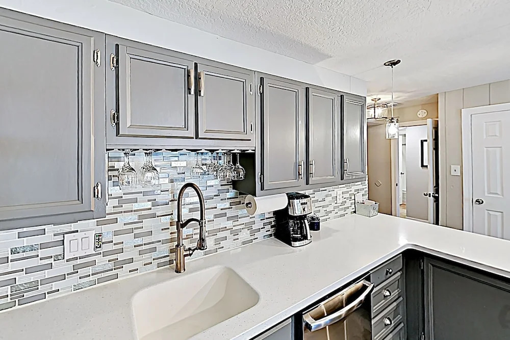933scdue 3 Bedroom Condo