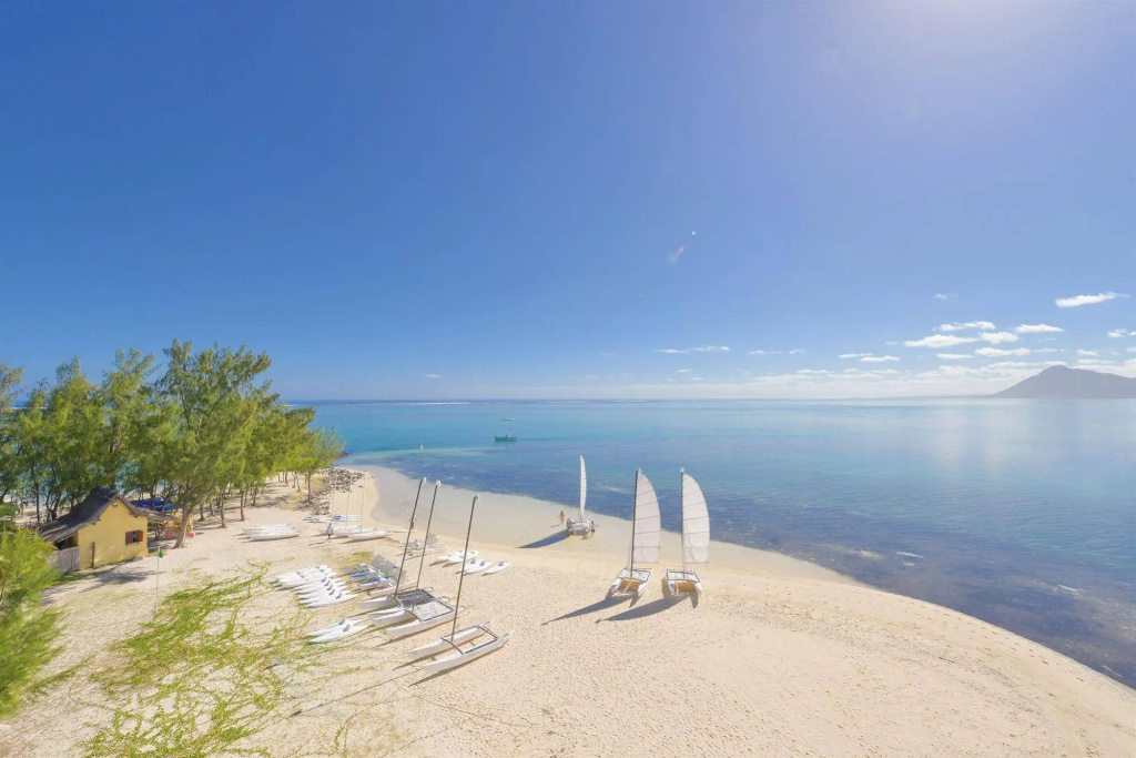 Paradis Beachcomber Golf Resort & Spa