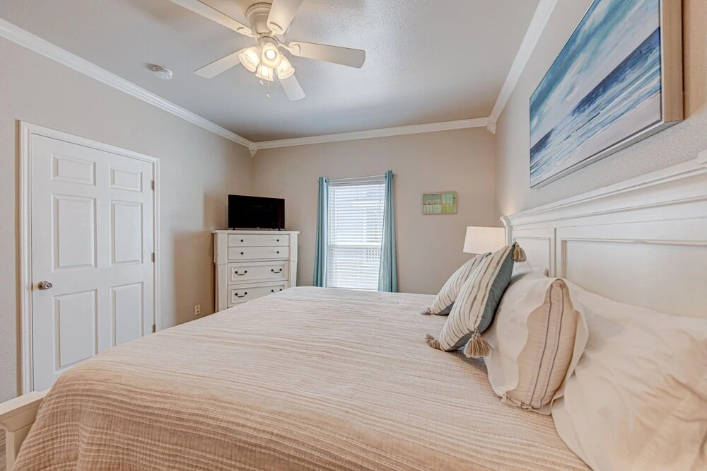 The Lah De Dah Sh302 2 Bedroom Condo by Redawning