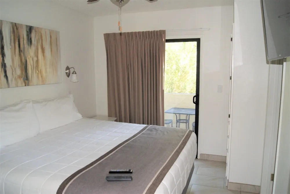 125 Fully Furnished 1BR Suite-Prime Location! by RedAwning