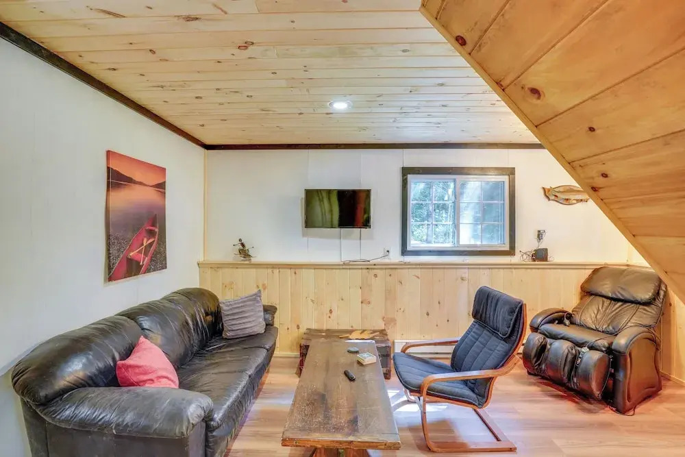 Treehouse Chalet Near Mt. Snow w/ On-site Trails!