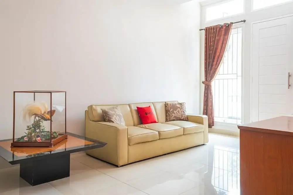 RedDoorz near Siloam Karawaci 3