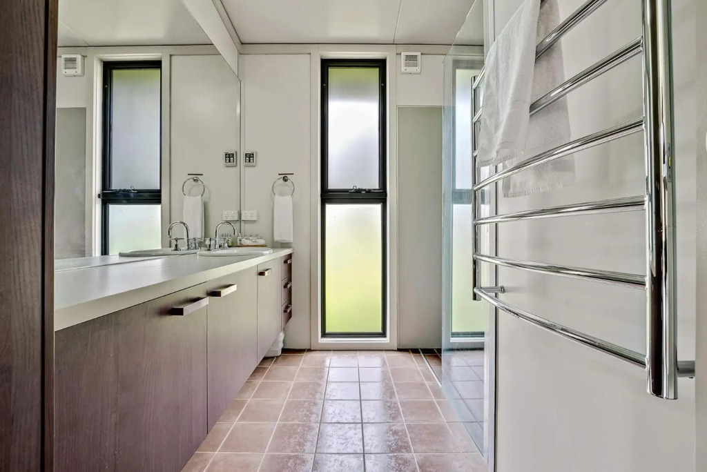 Ecocrackenback 13 'Sustainable, luxurious chalet close to the slopes.'