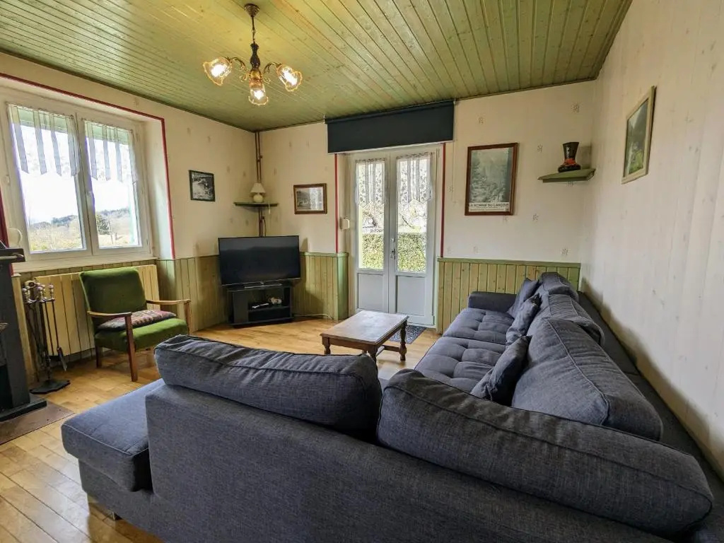 Gîte spacieux en ancienne ferme rénovée, idéal pour familles et amis - proche randos et sites touristiques - FR-1-589-6