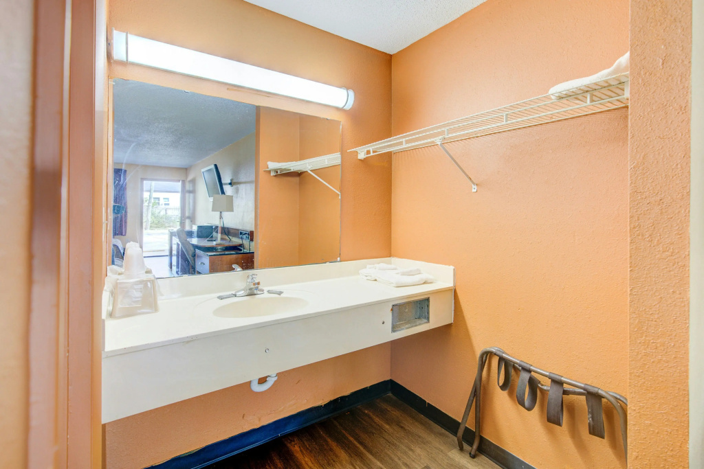 Hotel O Deluxe Inn Kingstree SC HWY 52