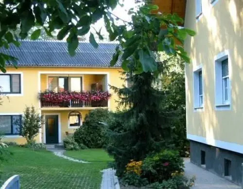 Ferienwohnungen Ludwig - Pferdehof Pfaffenriegel