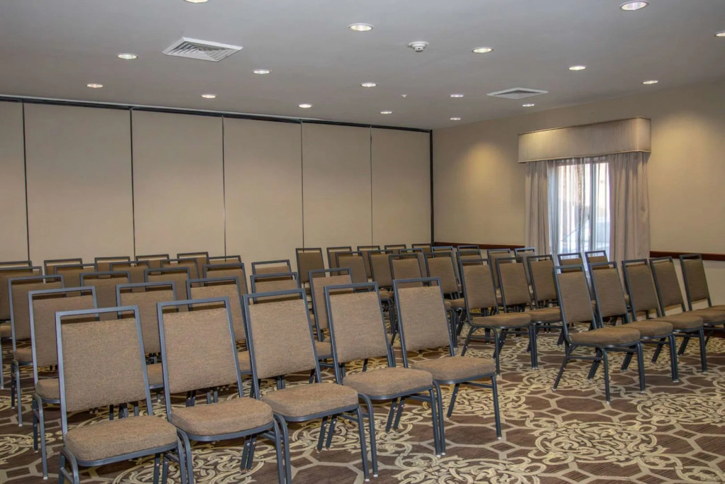 Country Inn & Suites by Radisson, Garden City, KS