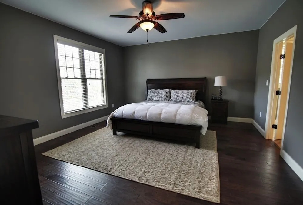 Lakefront Privacy On A Large Wooded Lake Lure, Lakefront 4 Bedroom Home