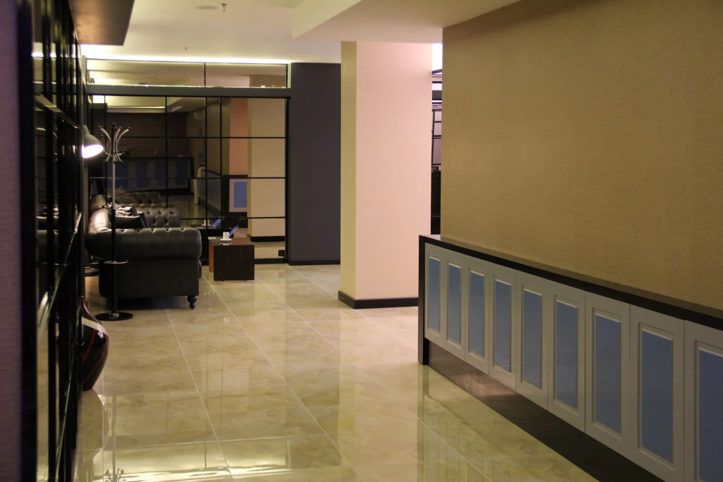 Airport Residence