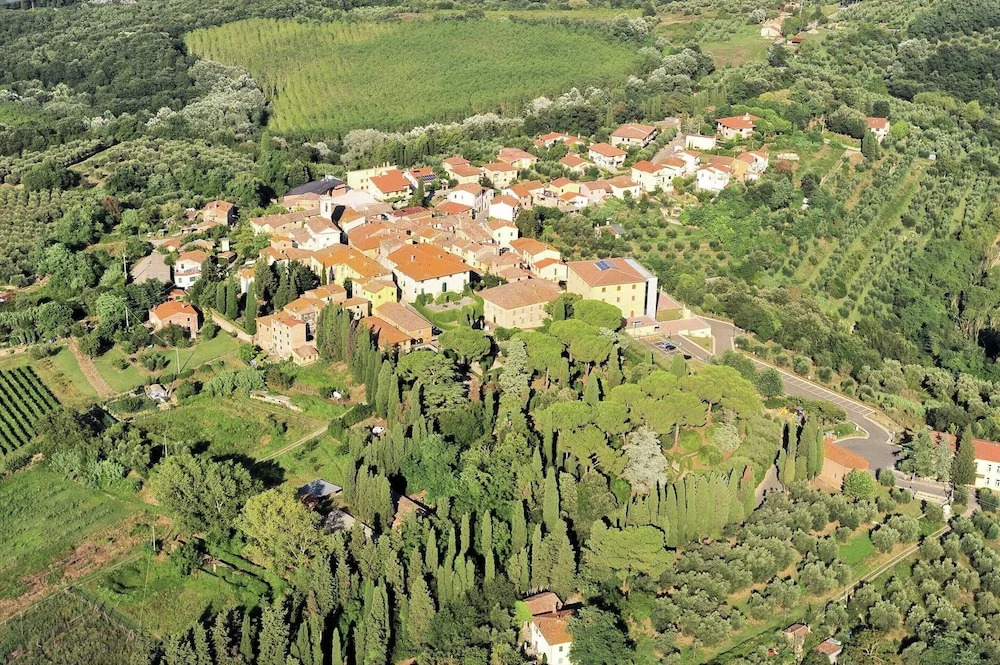 Apartment Near Pisa With Pool and Garden