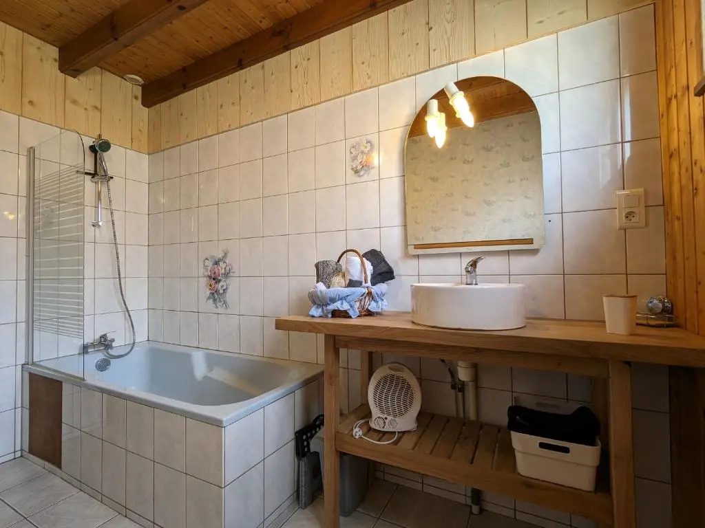 Chalet spacieux à Rochesson, près de Gérardmer, avec garage, cheminée, WIFI et équipements complets - FR-1-589-167