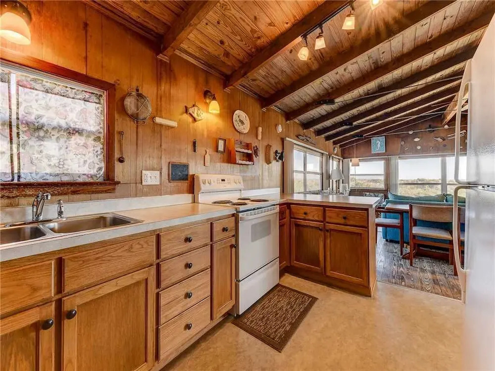 Pounds Cottage, 1 Bedroom, Ocean Front, Pet Friendly, Sleeps 5