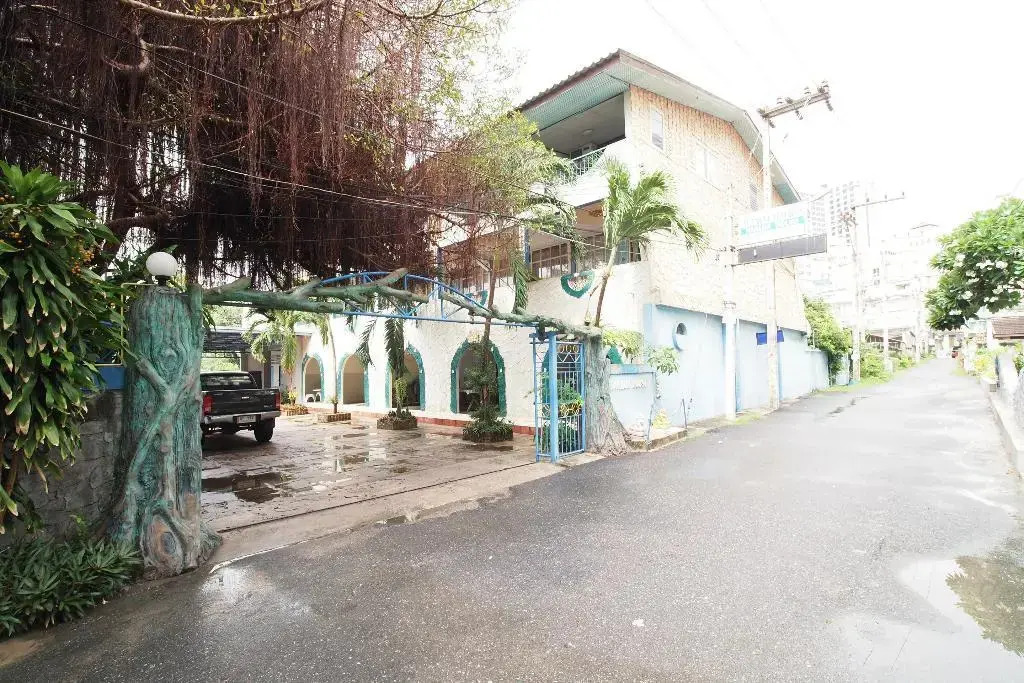 OYO 1003 Naklua House