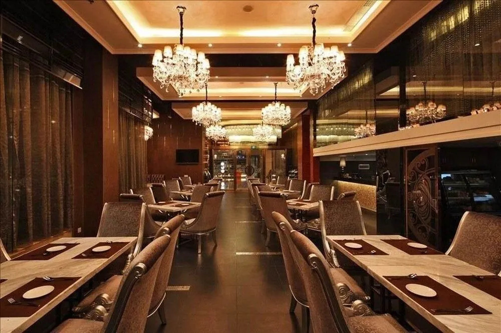 Lake-view Hotel
