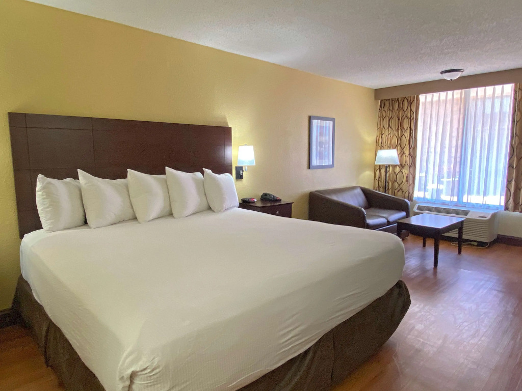 Отель Greenville Airport Inn
