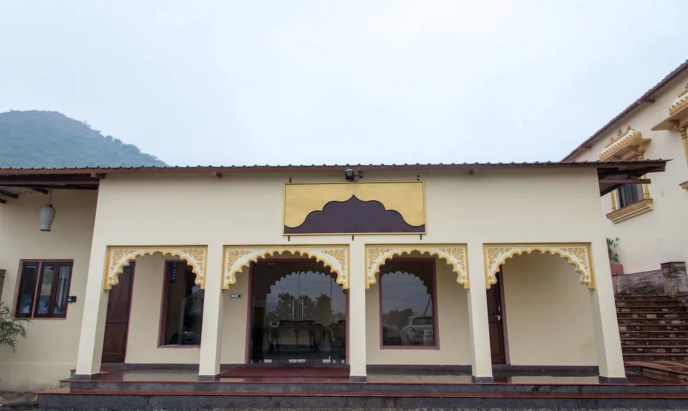 Vijaygarh Resort & Cottages with Private Pool