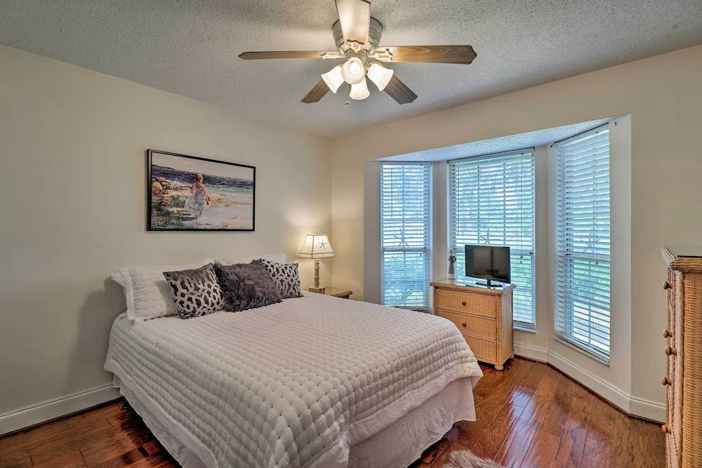 Pet-friendly Amelia Island Home ~ 1 Mi to Beach!