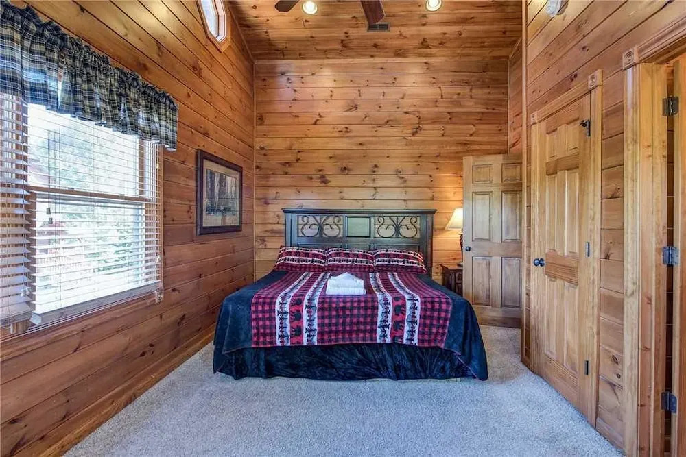 Alpine Nights 3 Bedroom Home with Hot Tub