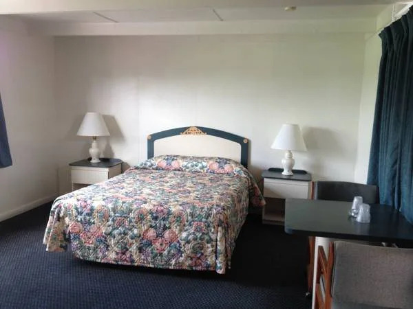 Helen Apartments & Motel