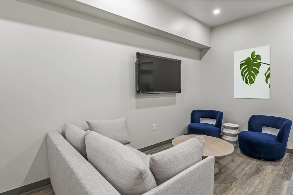 Seaport Suites