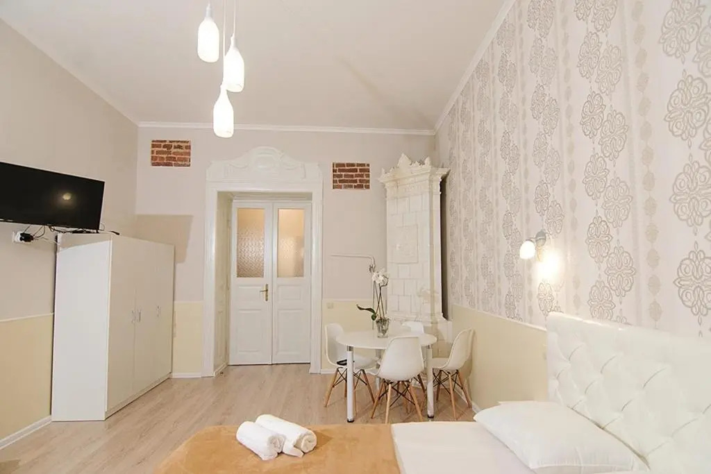 Three bedrooms on Square Rynok near Vernissage